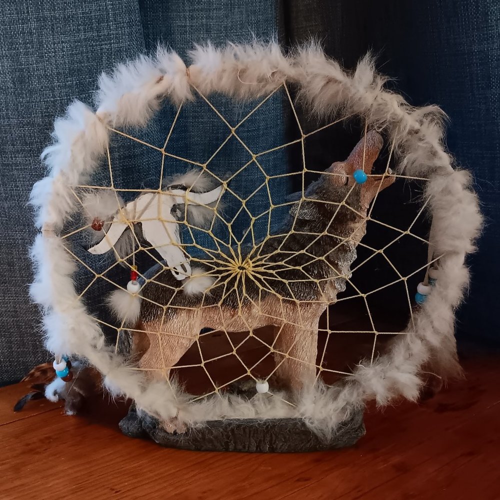 **SALE, SALE** Limited Edition Dream Catcher & Howling Wolf Statue - Picture 2 of 10